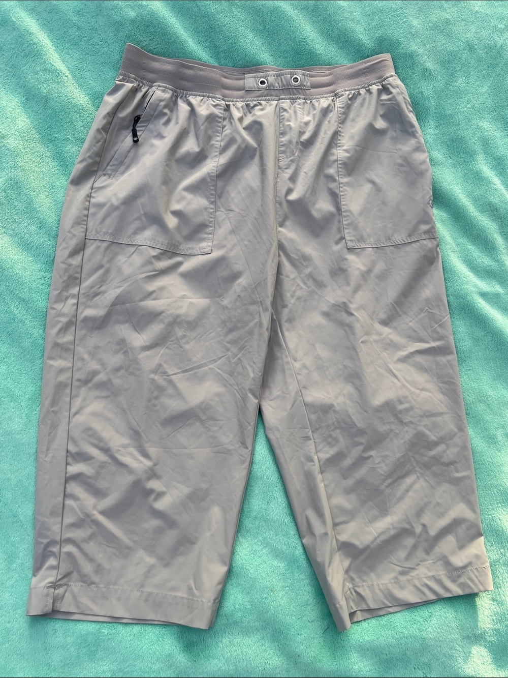 Women's Light khaki Capri Pants — Relaxed Active Fit
